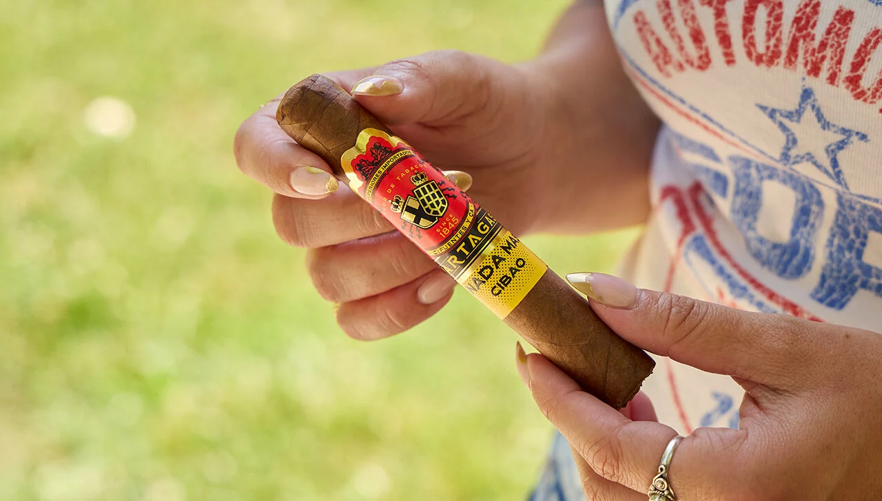 Expertly made at Tabacalera La iSLA, this cigar offers a smooth smoking experience.