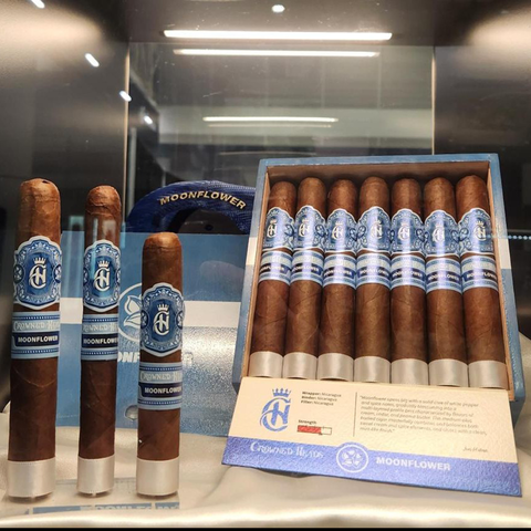 Crowned Heads Moonflower, , large image number null